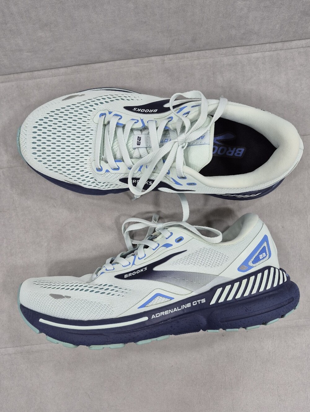 Brooks Adrenaline GTS 23 sneakers women's 8.5 Wide D mint green mesh runnerl